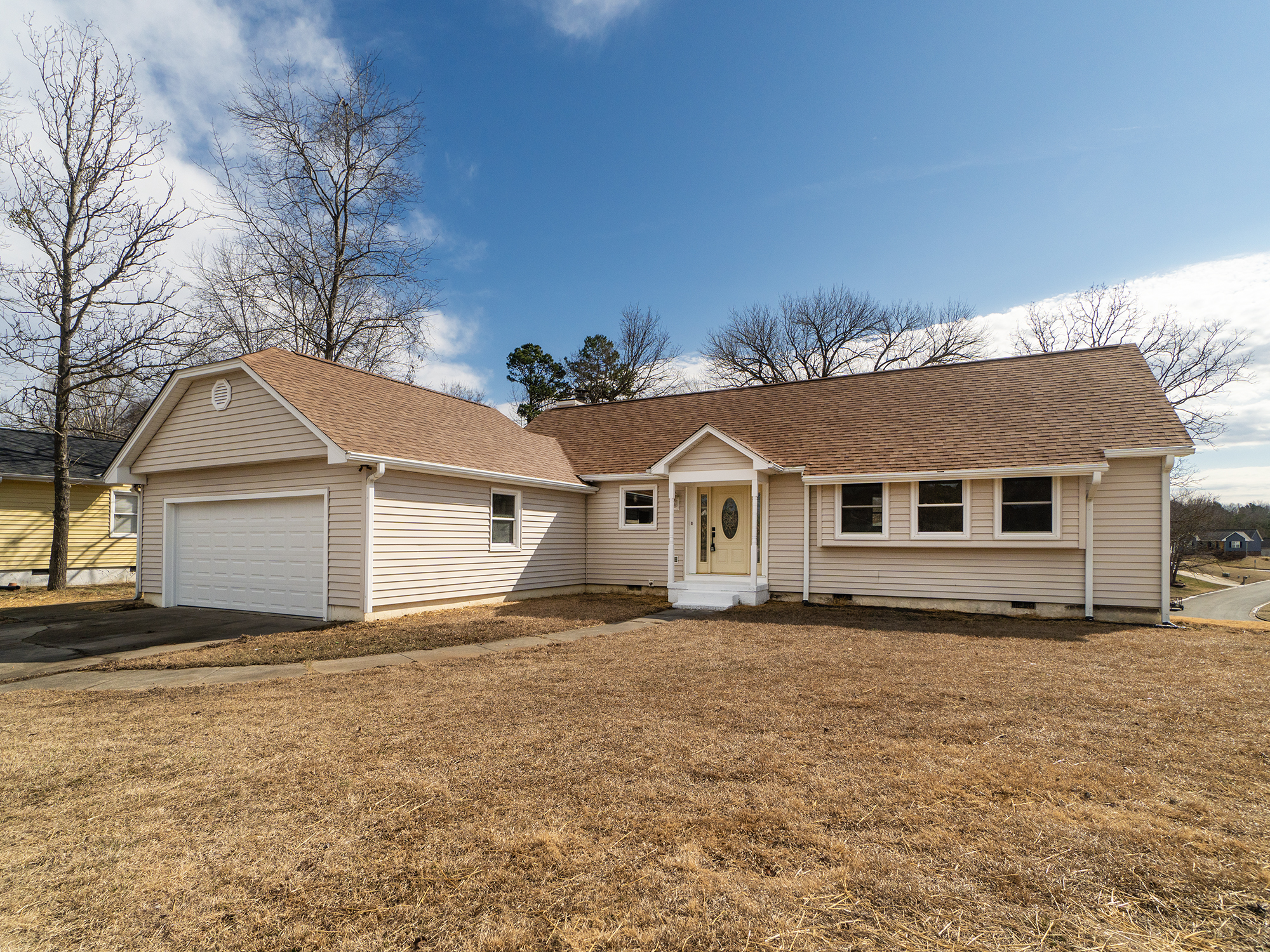 512 Monroe Holt Road header image.