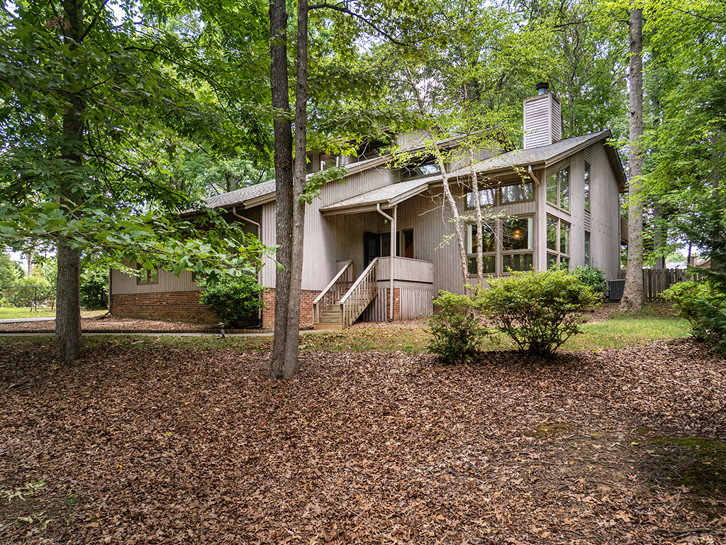 4005 Waldenbrook Court header image.