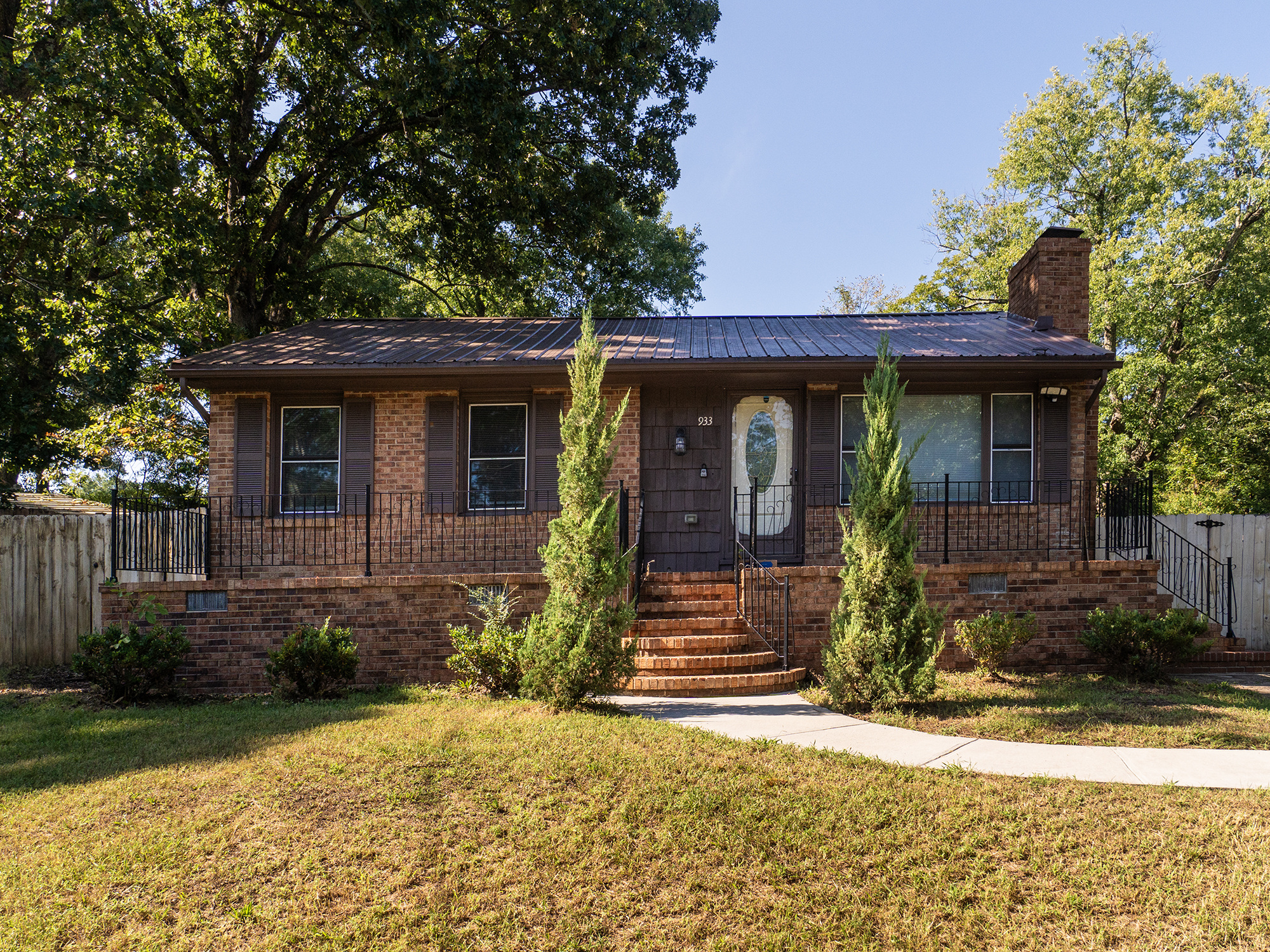 933 Graham Street header image.