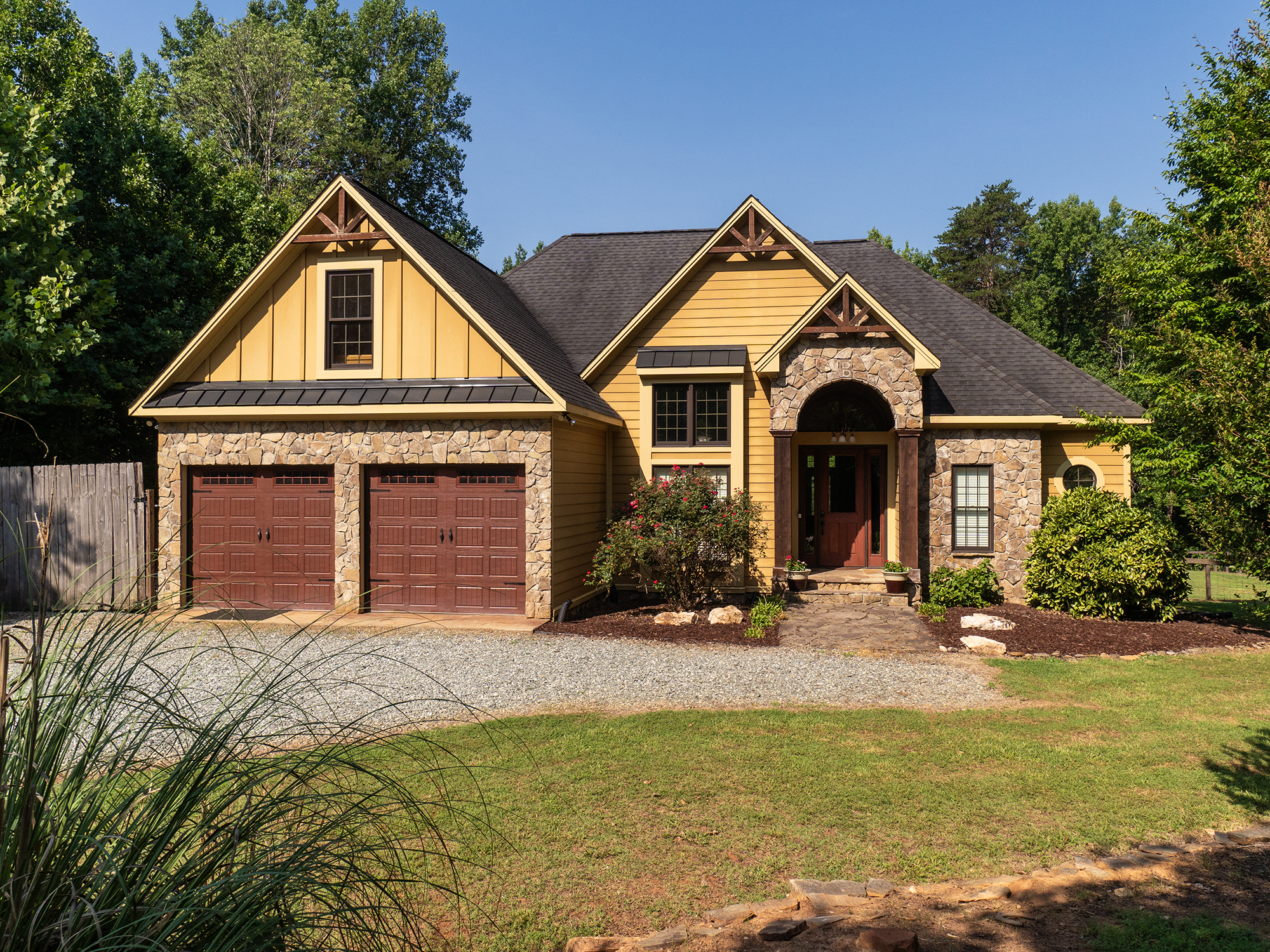 2913 Creek Point Place header image.