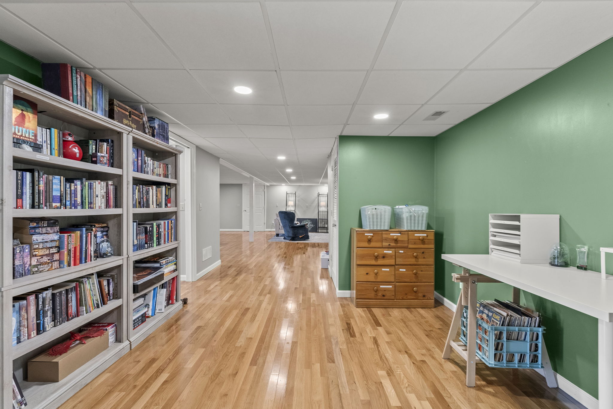 Lower level open office or bonus room 