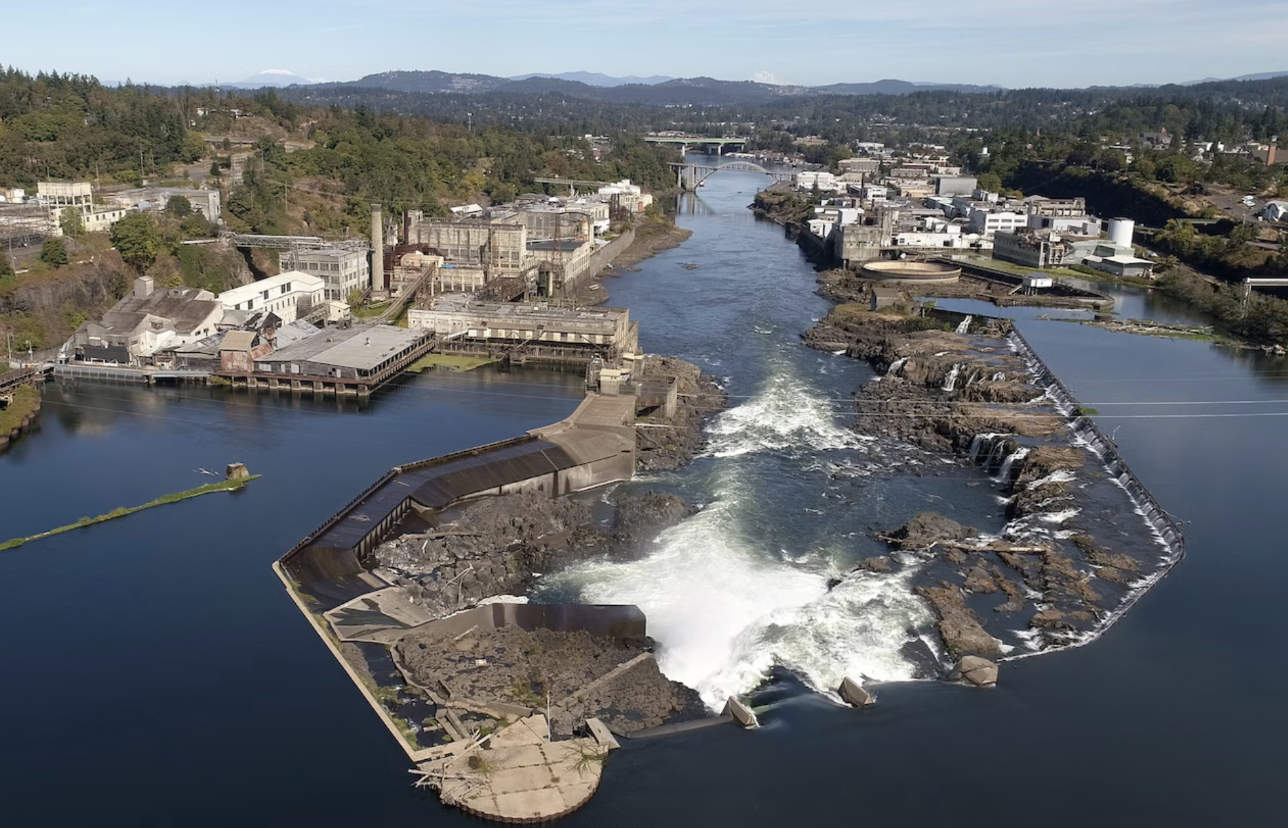 Moving to Oregon City, OR: History and Willamette River Views header image.