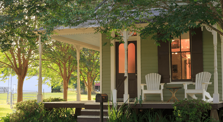 Selling Smart: Why a Real Estate Agent Makes All the Difference header image.