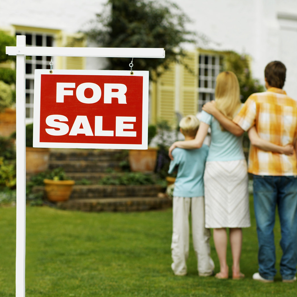 Why Use a Real Estate Agent to Sell Your Home header image.