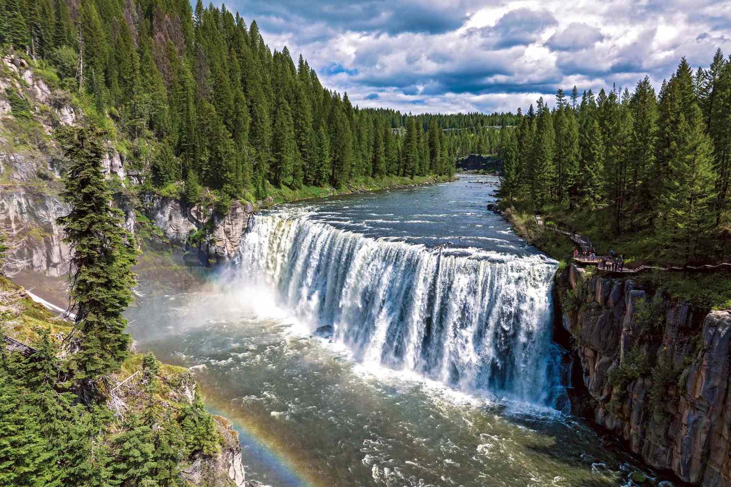 Day-Trippers Guide: How to Visit West Yellowstone from Idaho Falls header image.