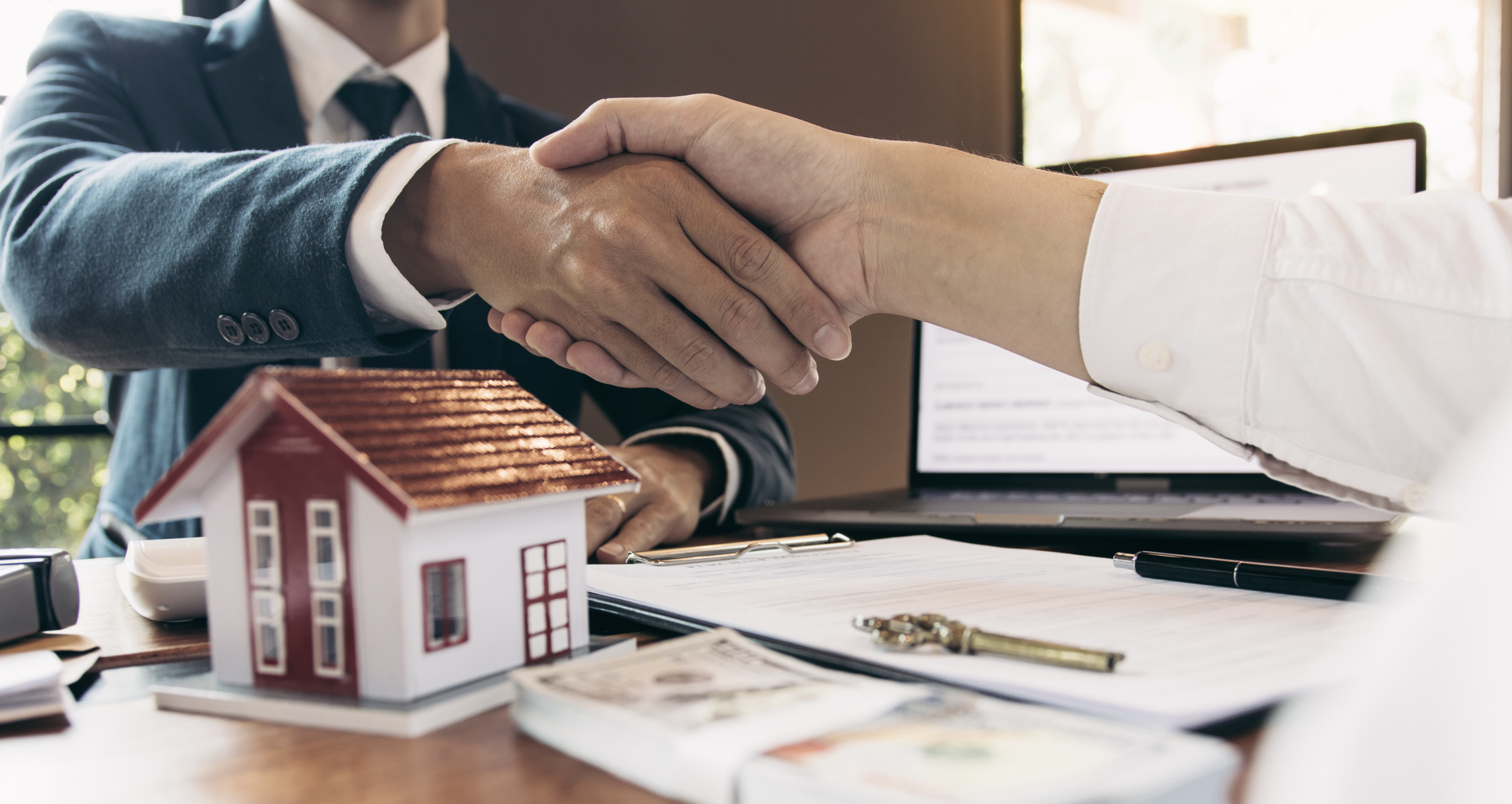 Buying a House in 2023: What to Expect header image.
