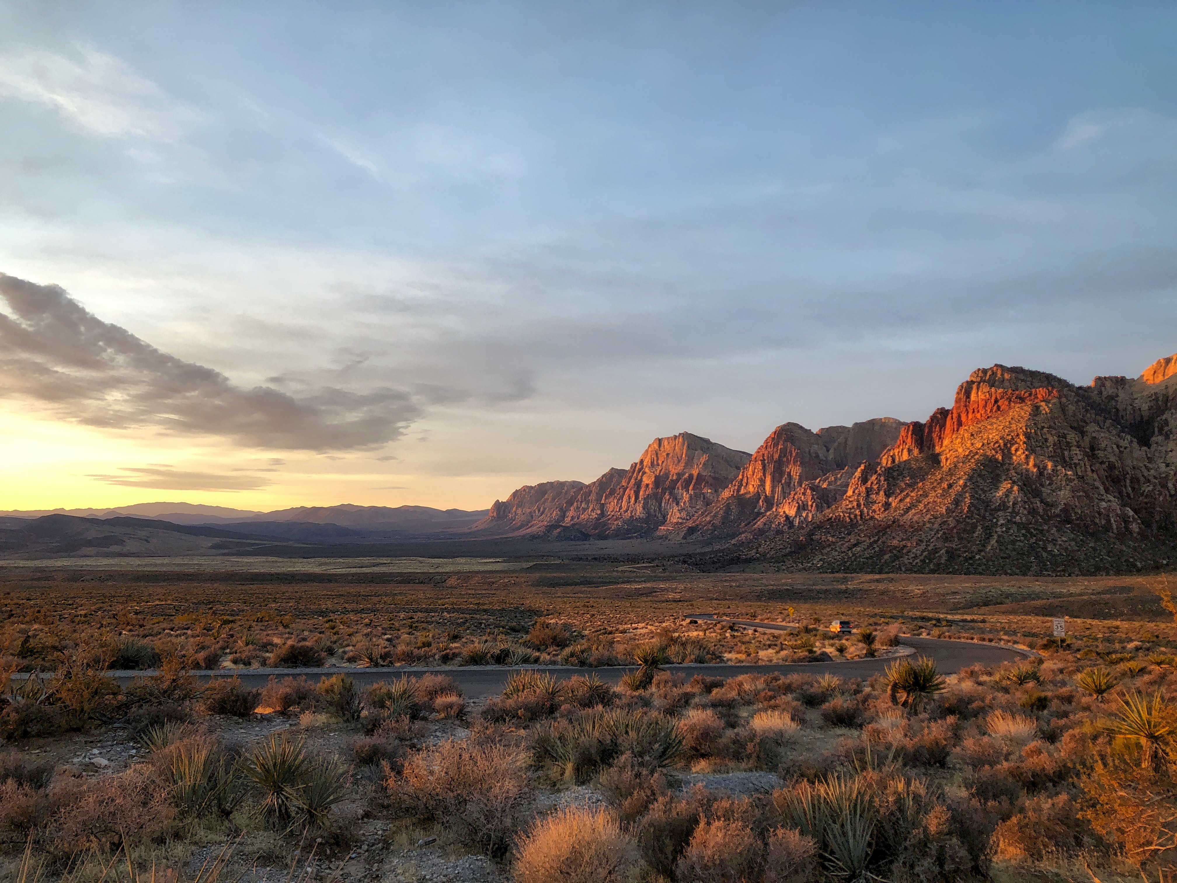 5 of the Best Las Vegas Hiking Trails to Explore this Fall header image.