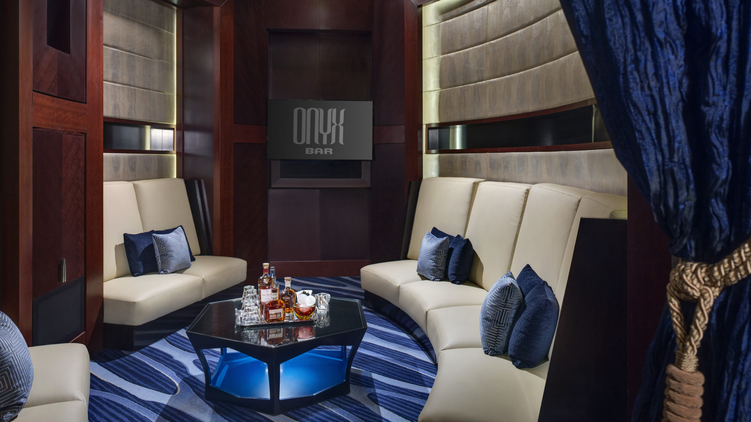 Local Favorites: Onyx Bar header image.