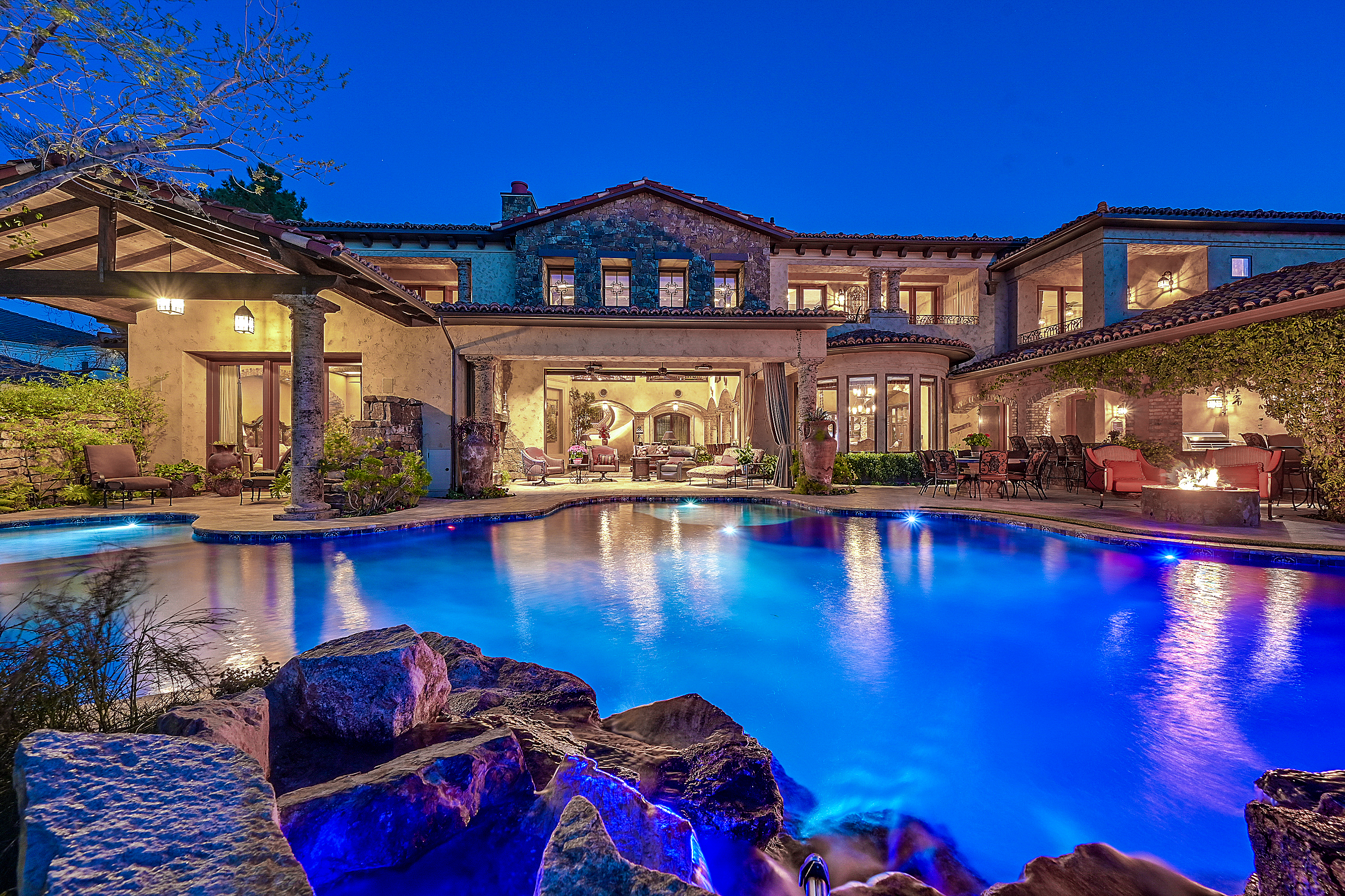 Tim McGinnis Set Record Breaking Sale for Luxury Estate in Tournament Hills header image.