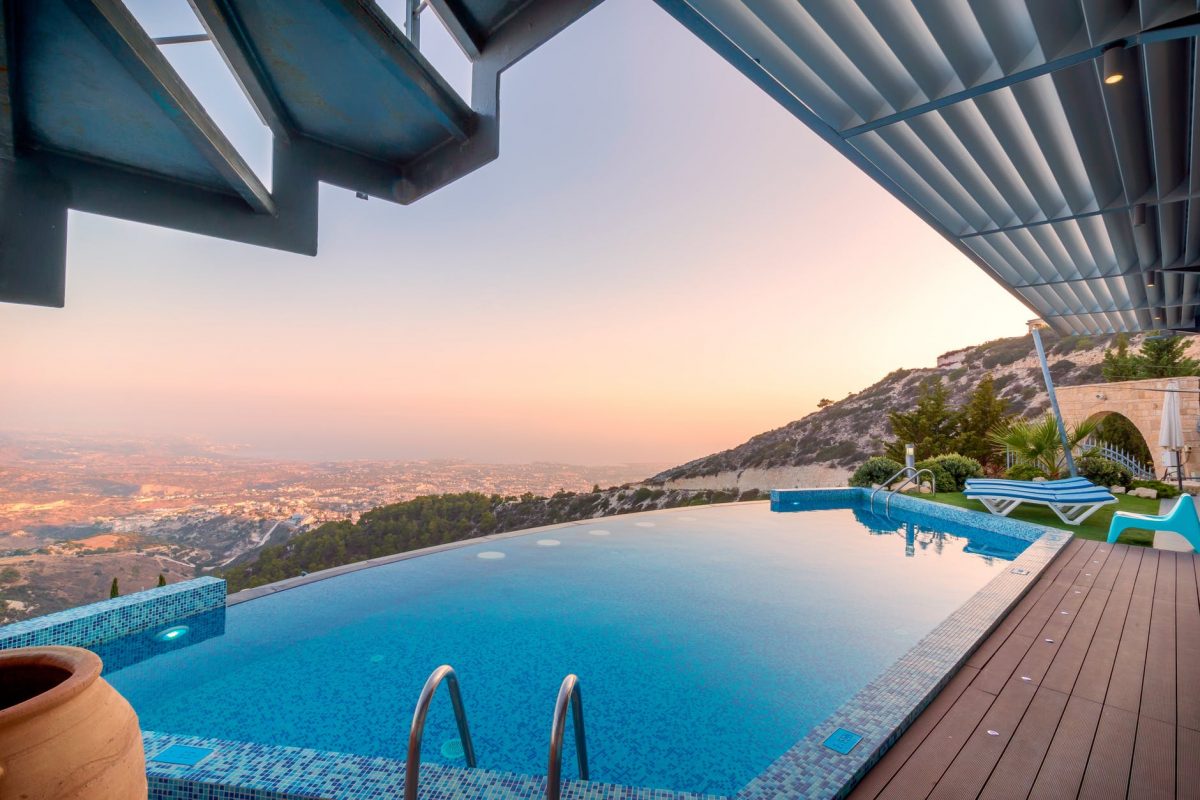 10 Luxury Experiences You Will Love Coming Home To header image.