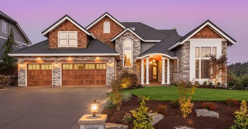 Selling a Luxury House? Here’s Why Now Is a Good Time header image.