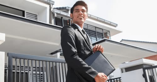 Why More Sellers Are Hiring Real Estate Agents header image.