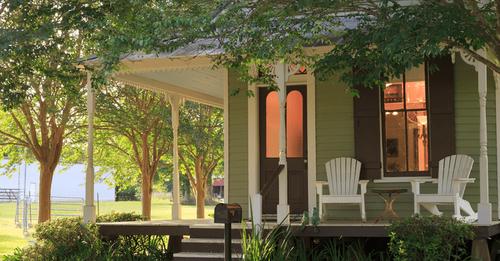 Selling Smart: Why a Real Estate Agent Makes All the Difference header image.