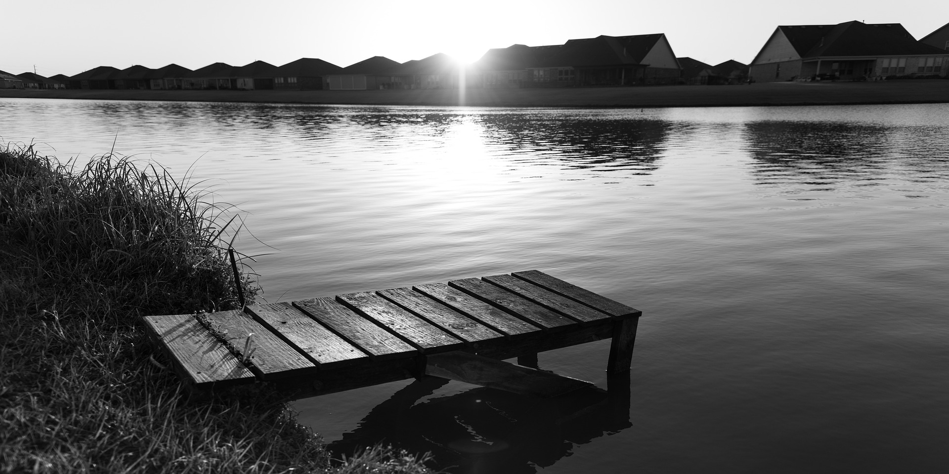 You have decided to buy a waterfront home. Now what? header image.