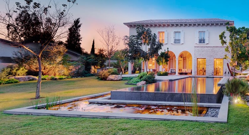 Luxury Homes Are in High Demand header image.