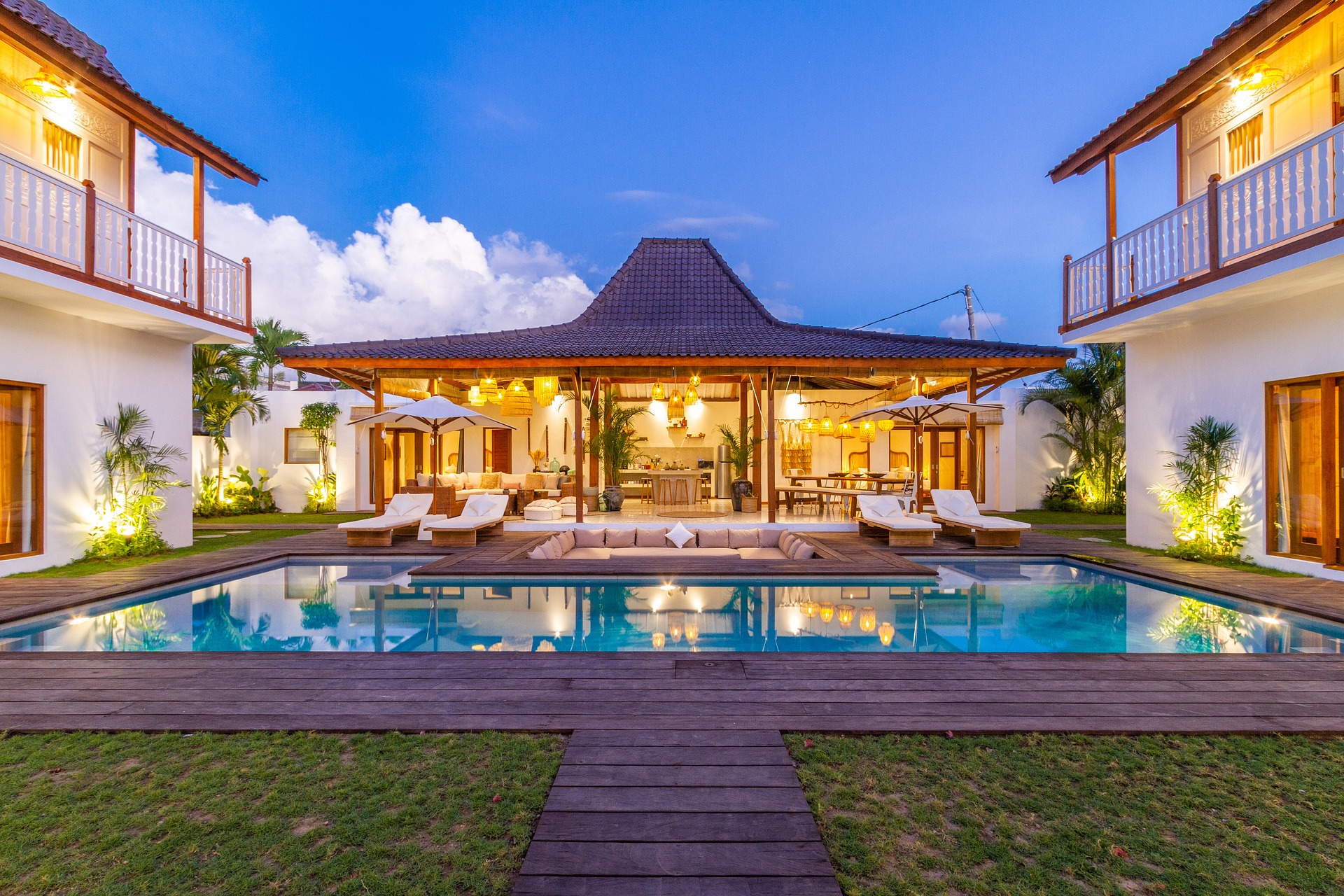 Luxury Real Estate Sales: Strategies for Success header image.