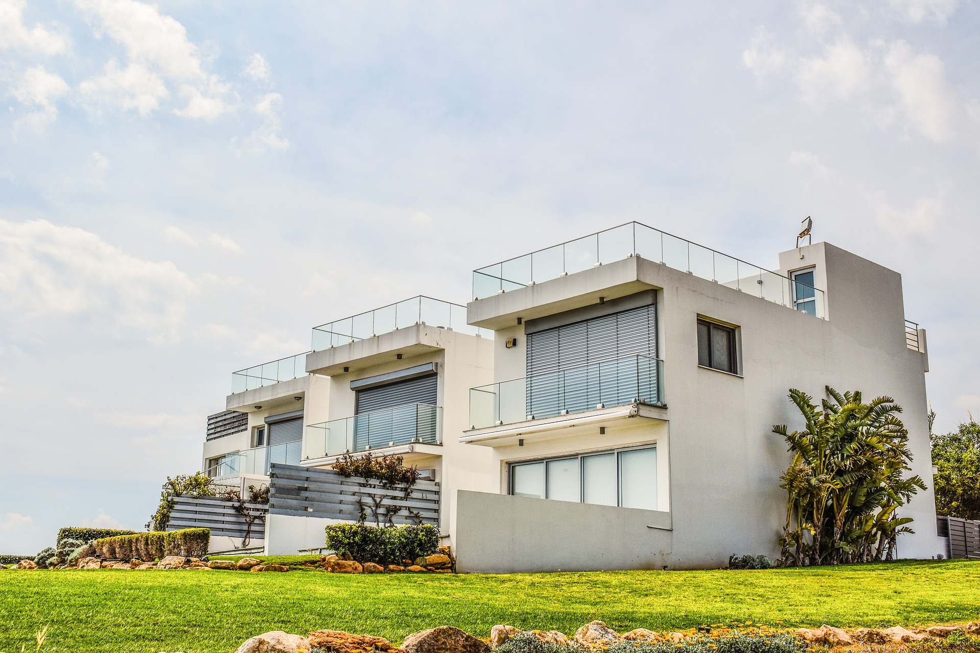 Is it good to invest in the Real Estate market in Florida in 2023? header image.