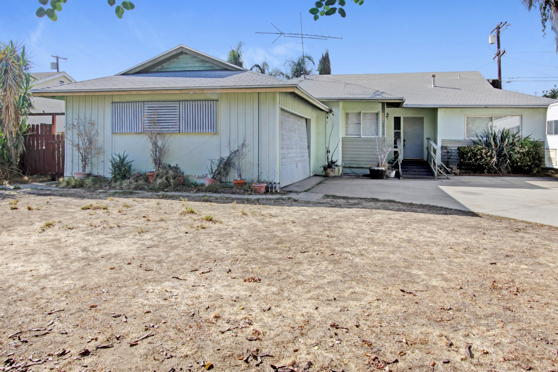12171 Memphis Ave, Sylmar CA 91342 header image.