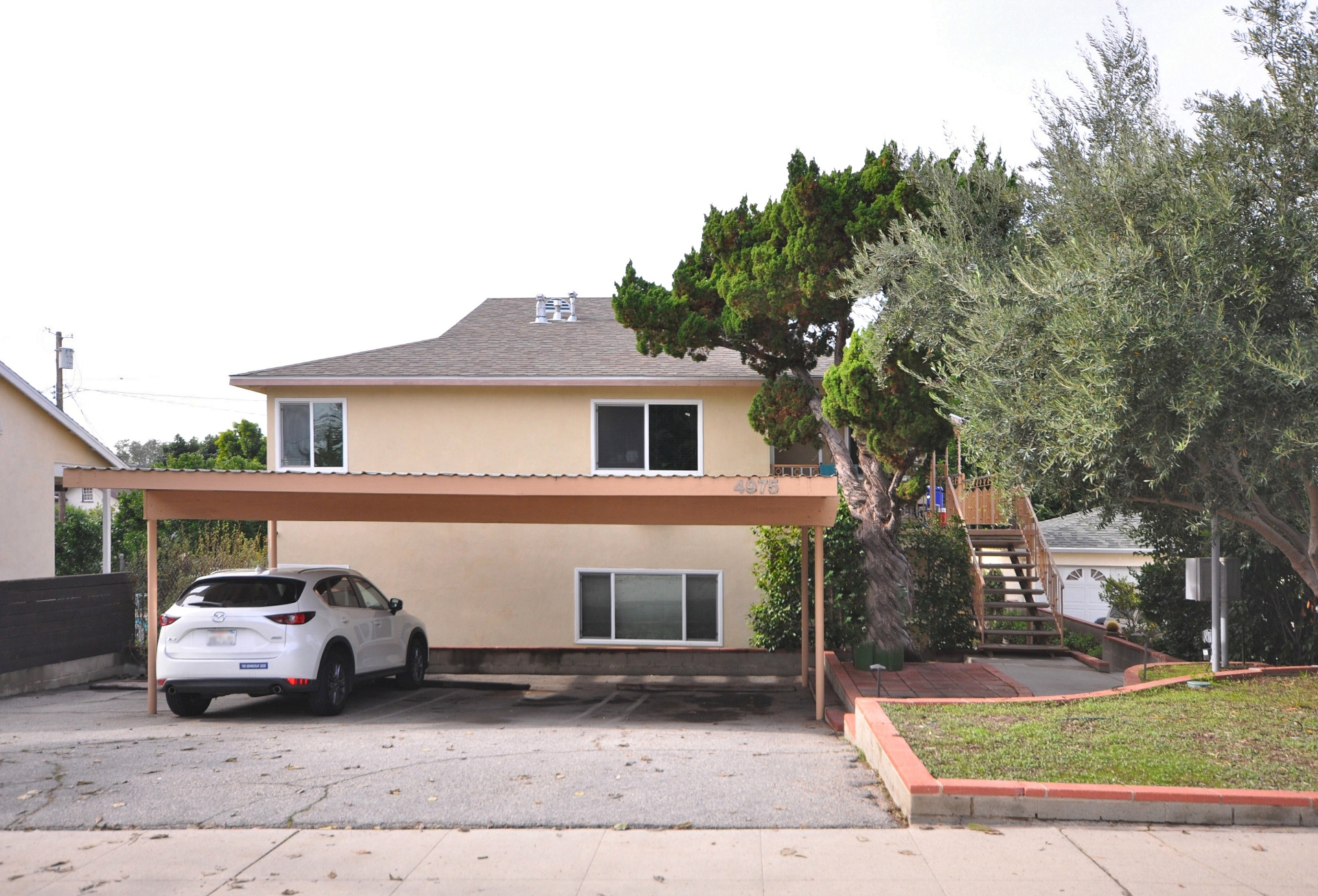 4975 N Clybourn Ave, North Hollywood header image.