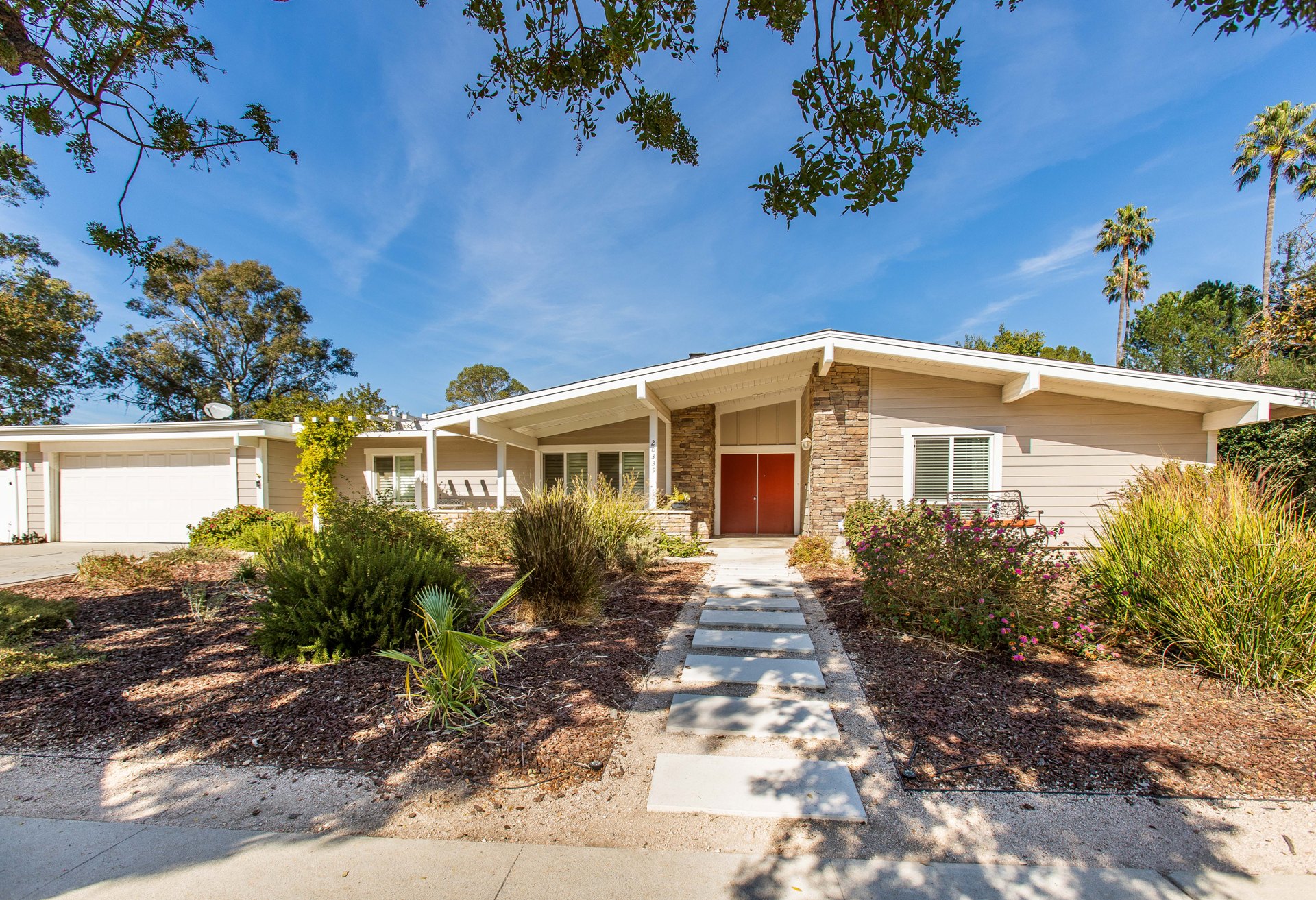 20339 Hiawatha St, Chatsworth header image.