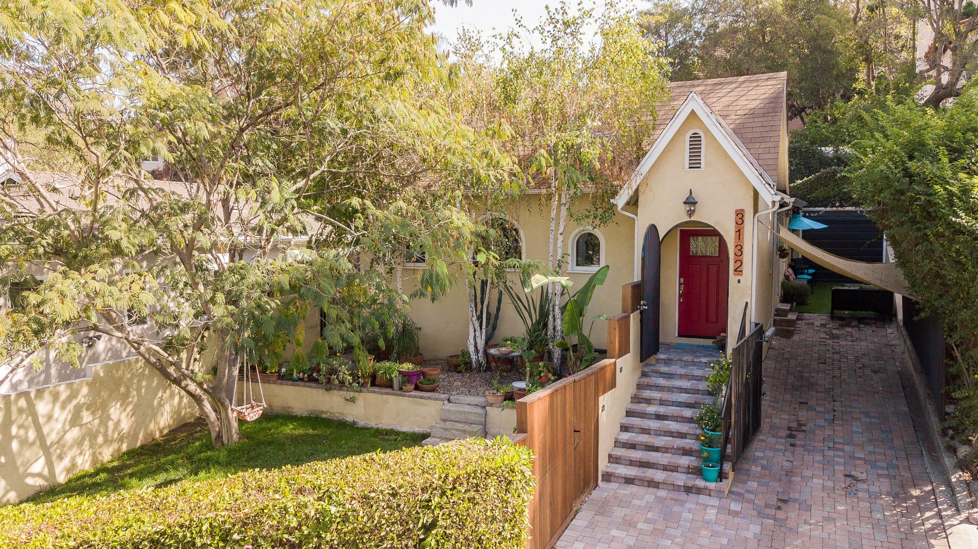 3132 Barbara Ct, Hollywood Hills 90068 header image.