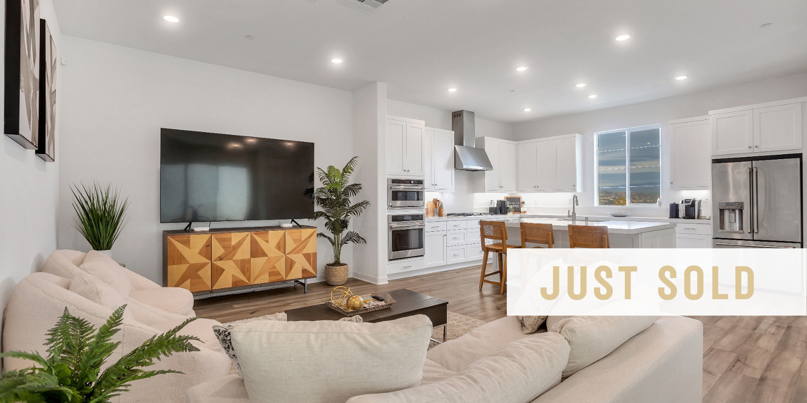 JUST SOLD in Valencia header image.