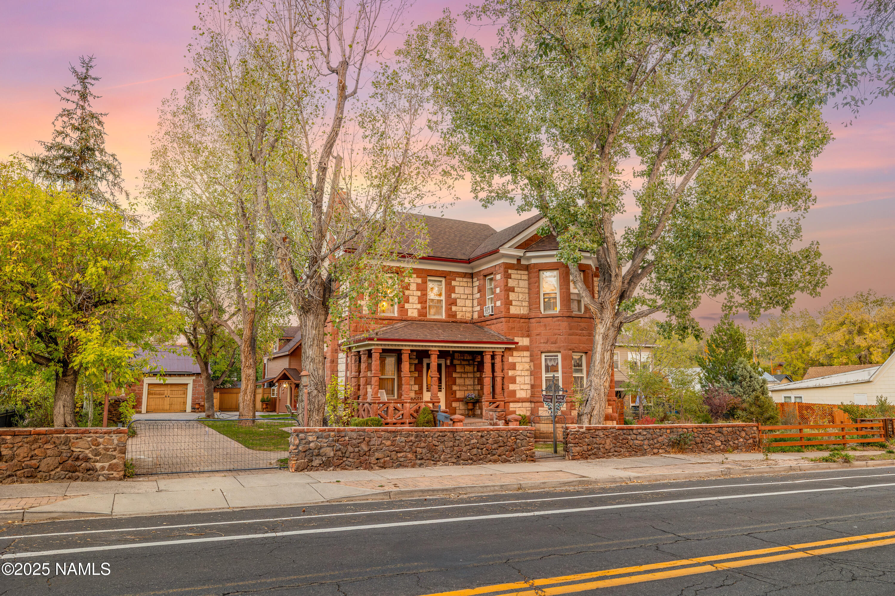 614 W Santa Fe Ave Flagstaff, AZ 86001 header image.