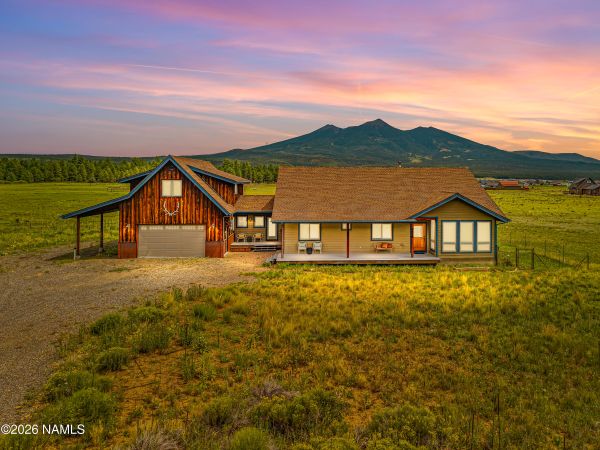  Custom Luxury Mountain Home for Sale in Flagstaff, AZ | 9426 W Hashknife Trl, Fort Valley