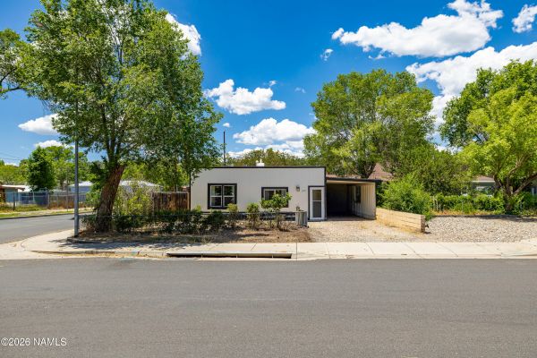 2101 N Main St, Flagstaff, AZ 86004 header image.