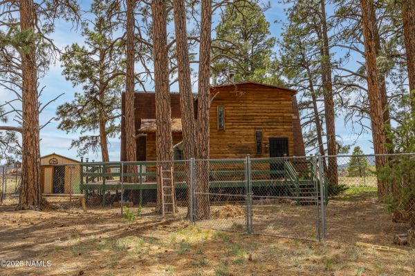 10510 Cross Rd Flagstaff, AZ 86004 header image.
