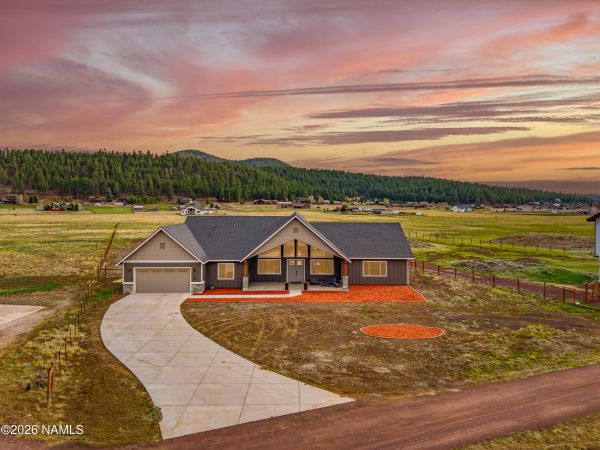 Mount Humphreys View Luxury Home on 2 Acres in Flagstaff AZ