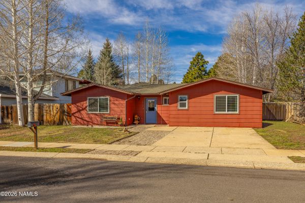 Cheshire neighborhood home for sale in Flagstaff Arizona with San Francisco Peaks views and fenced backyard