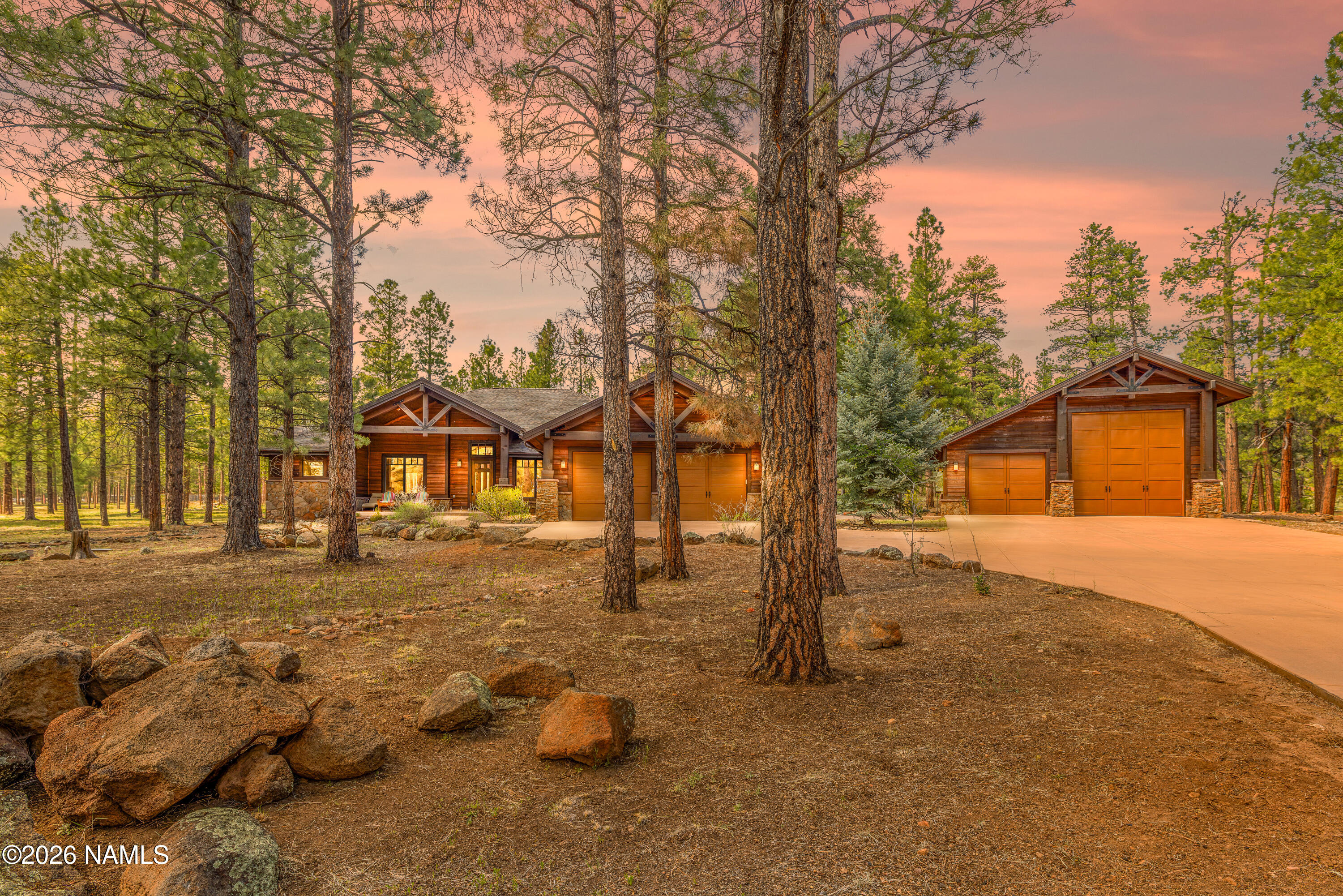 3335 N Jackrabbitt Ln Flagstaff, AZ 86001 header image.