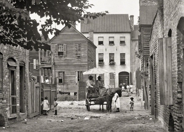 Charleston's Alleys and Courts header image.