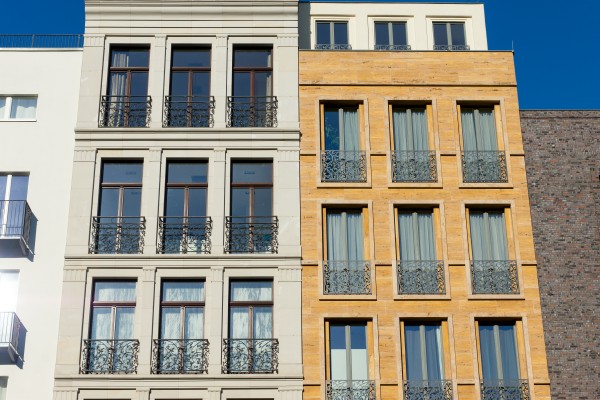 TOWNHOUSE VS. CONDO: WHICH SHOULD YOU BUY? header image.