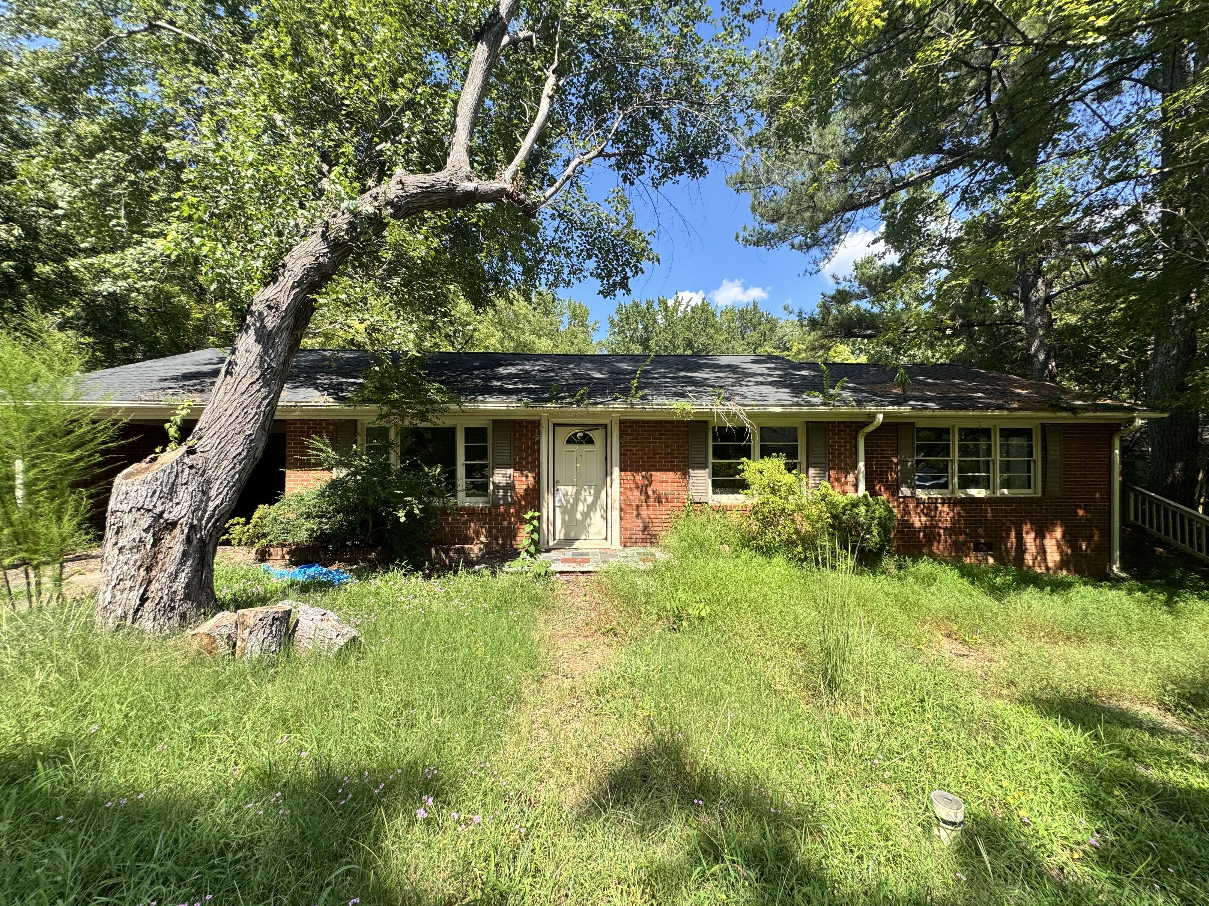 302 E Bute Street: A Full Rehab Opportunity in Warrenton header image.