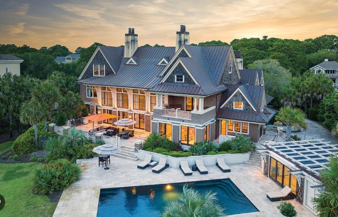 Luxury Living in Queens and Long Island: Inside the Homes Setting New Standards header image.