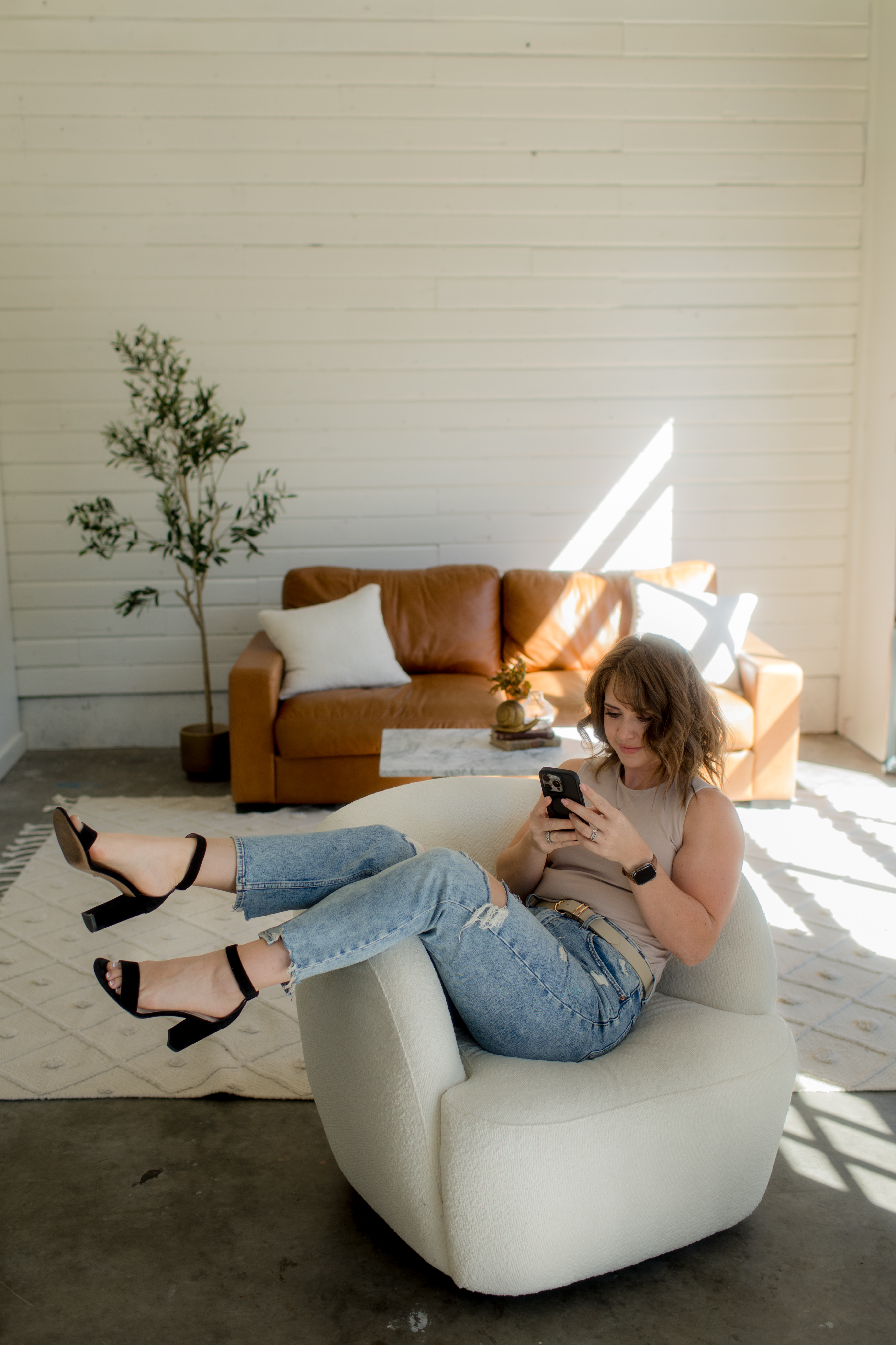 Local Agent vs. Online Offers: What Makes More Sense for Sellers in Pierce and King County? header image.