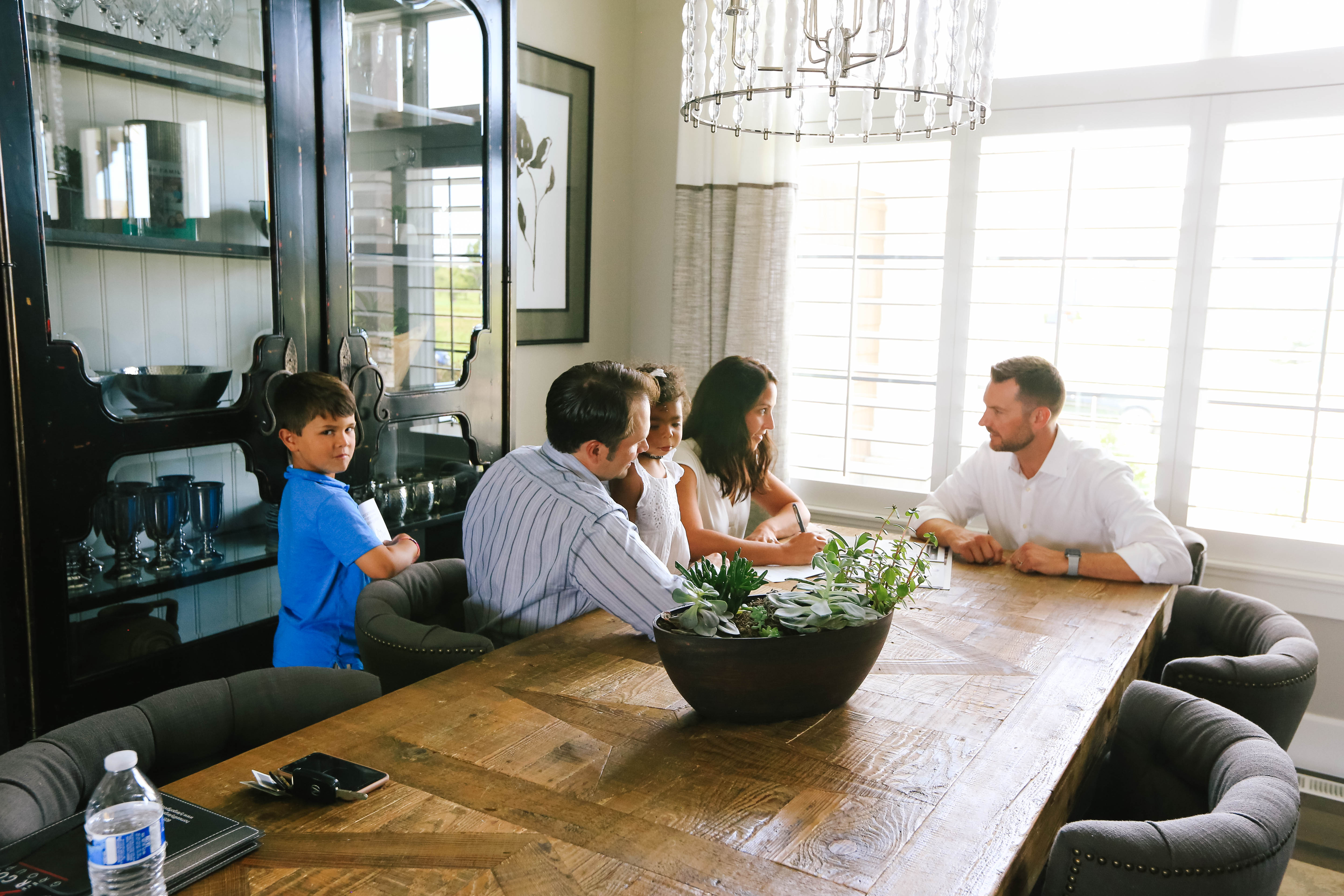 Why It’s Important to Work With a Real Estate Professional header image.