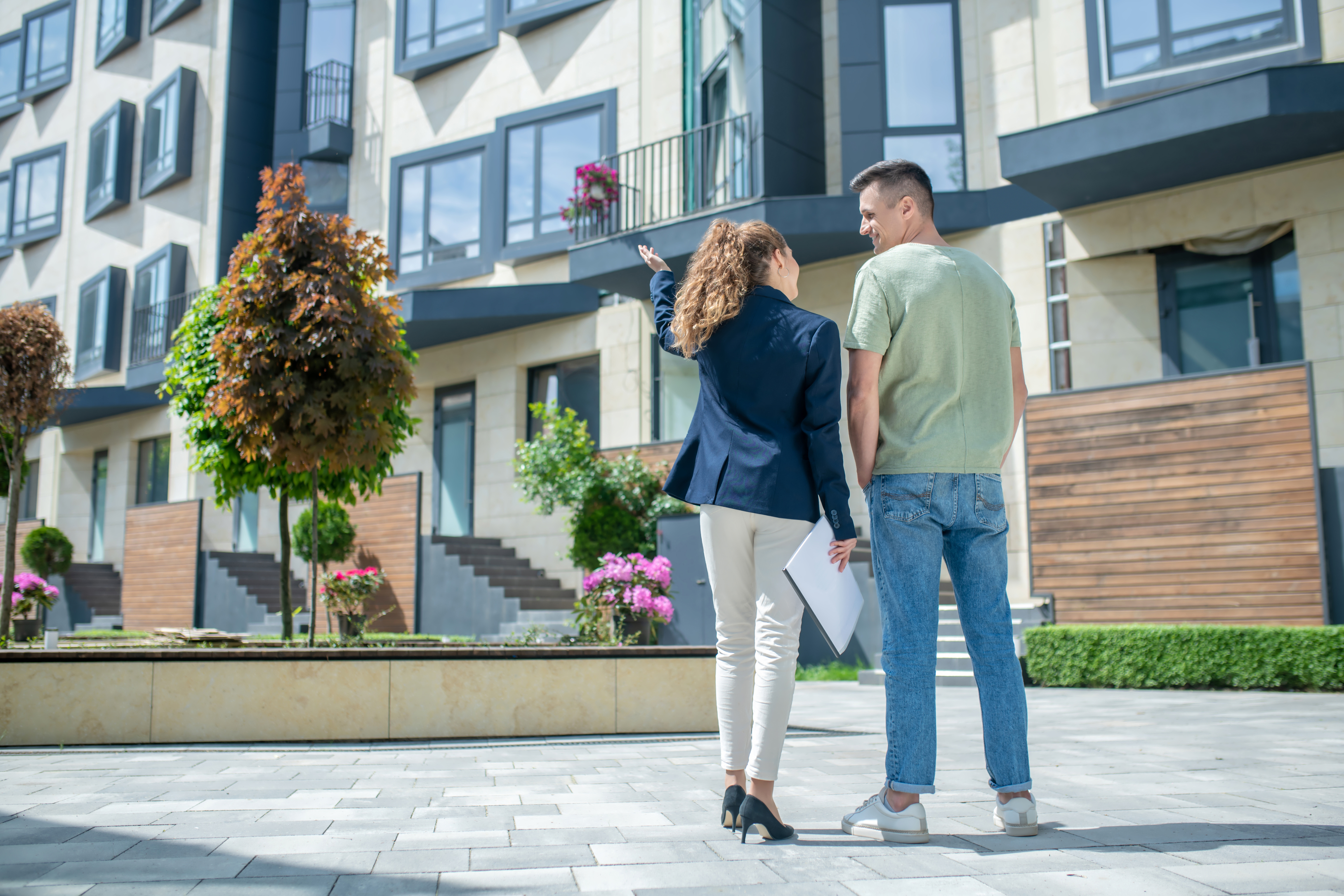 Signs of the Best Real Estate Agents header image.