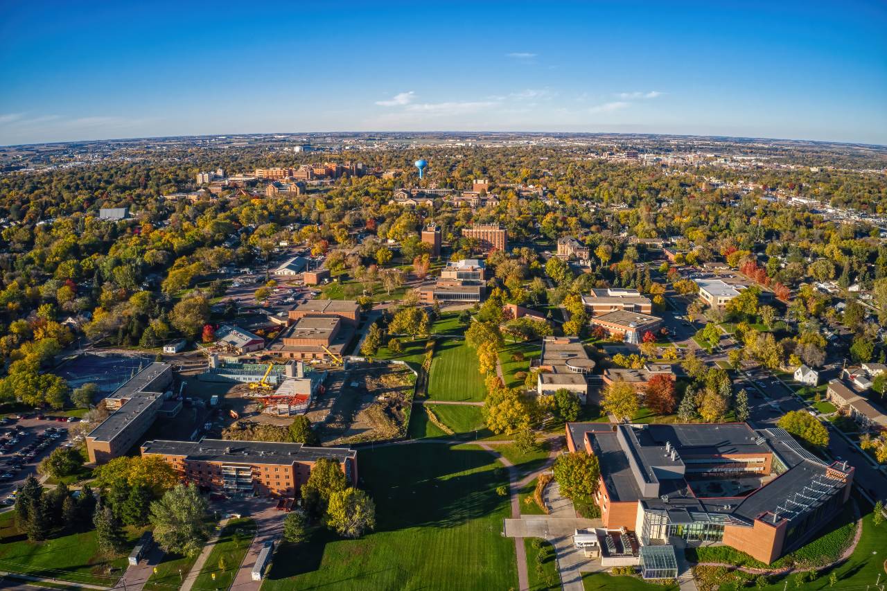 All the Best Reasons to Buy a House in the Hospital & University District of Sioux Falls header image.