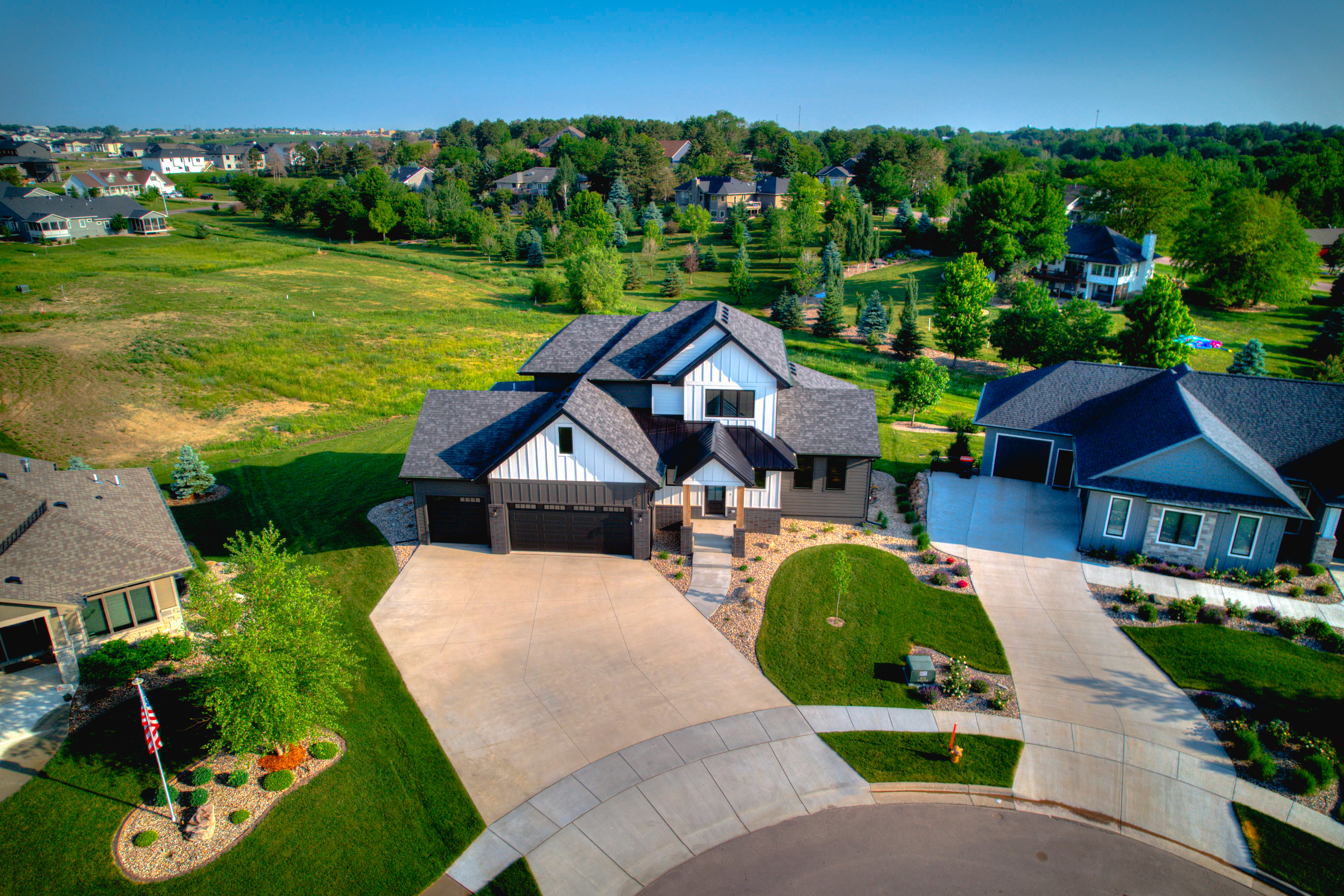 The Best Places to Live in South Dakota: Exploring the Top Cities and Towns header image.