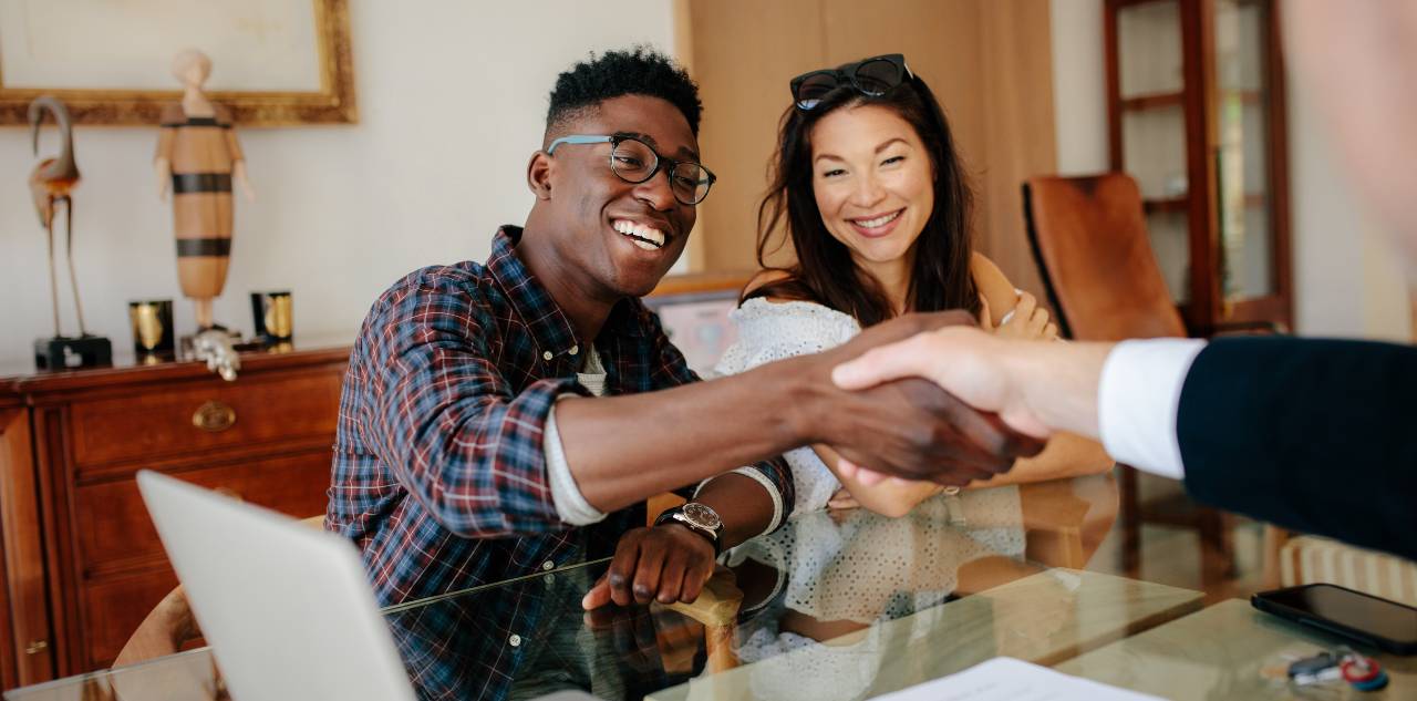Pros & Cons of an Instant Offer to Buy Your Home header image.