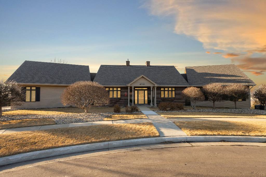 All the Best Reasons to Buy a House in South Sioux Falls header image.