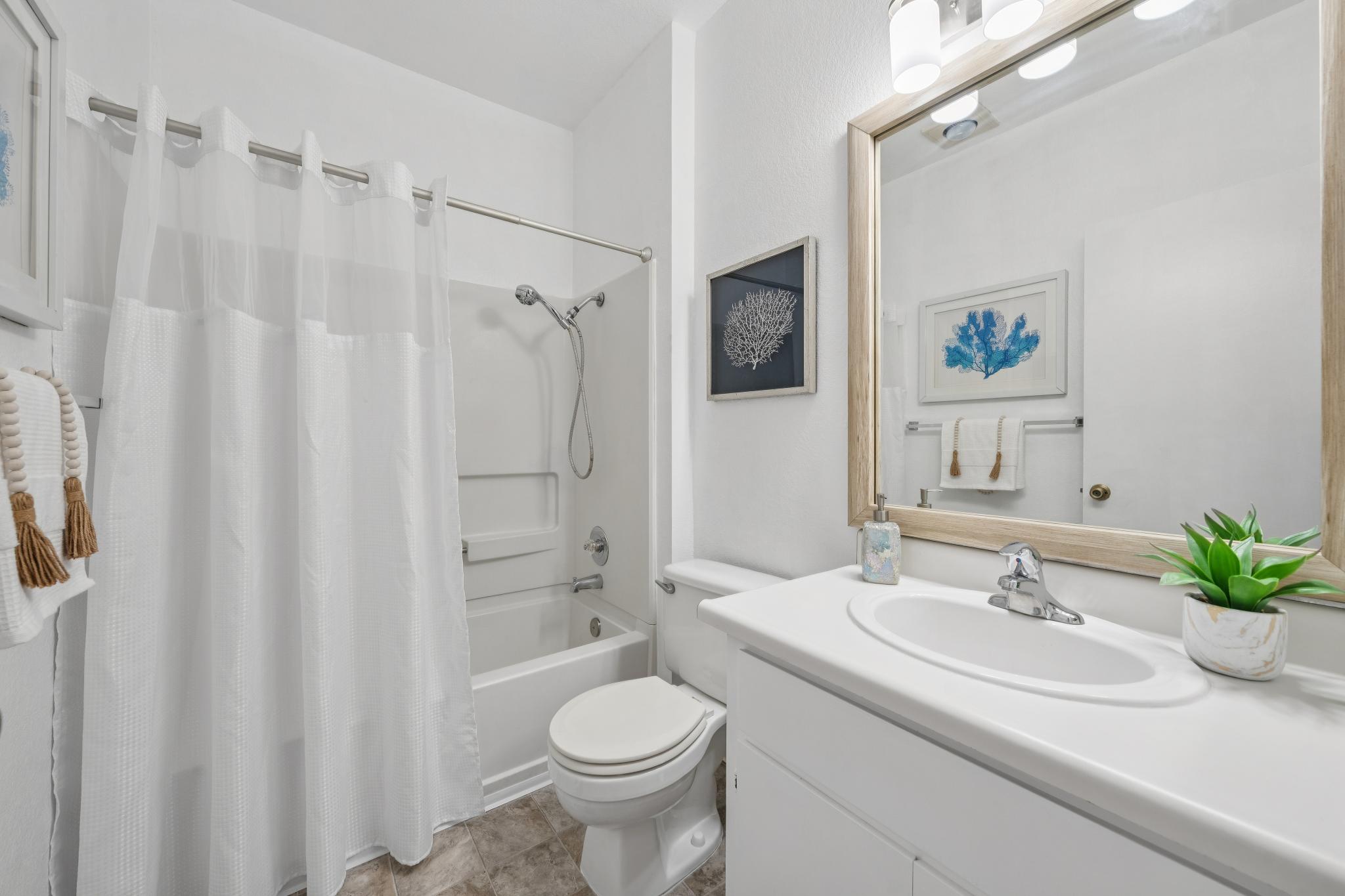 Second bathroom at 183 Schooner Ct, Marina Bay, Richmond