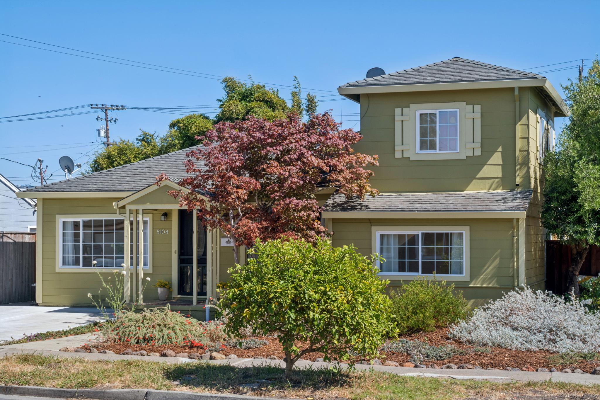 Daylight front exterior and landscaping at 5104 Tehama Ave in Richmond