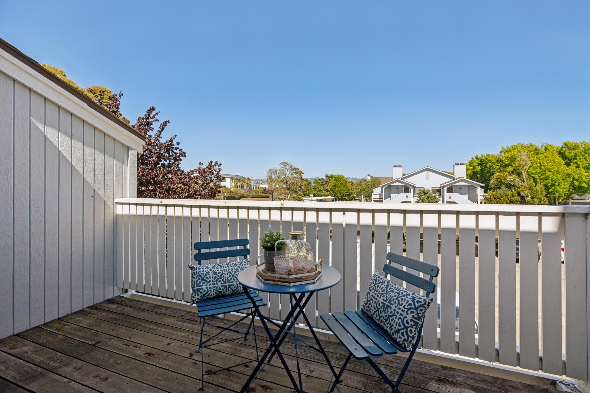 Private balcony at 6 Schooner Ct, Marina Bay, Richmond