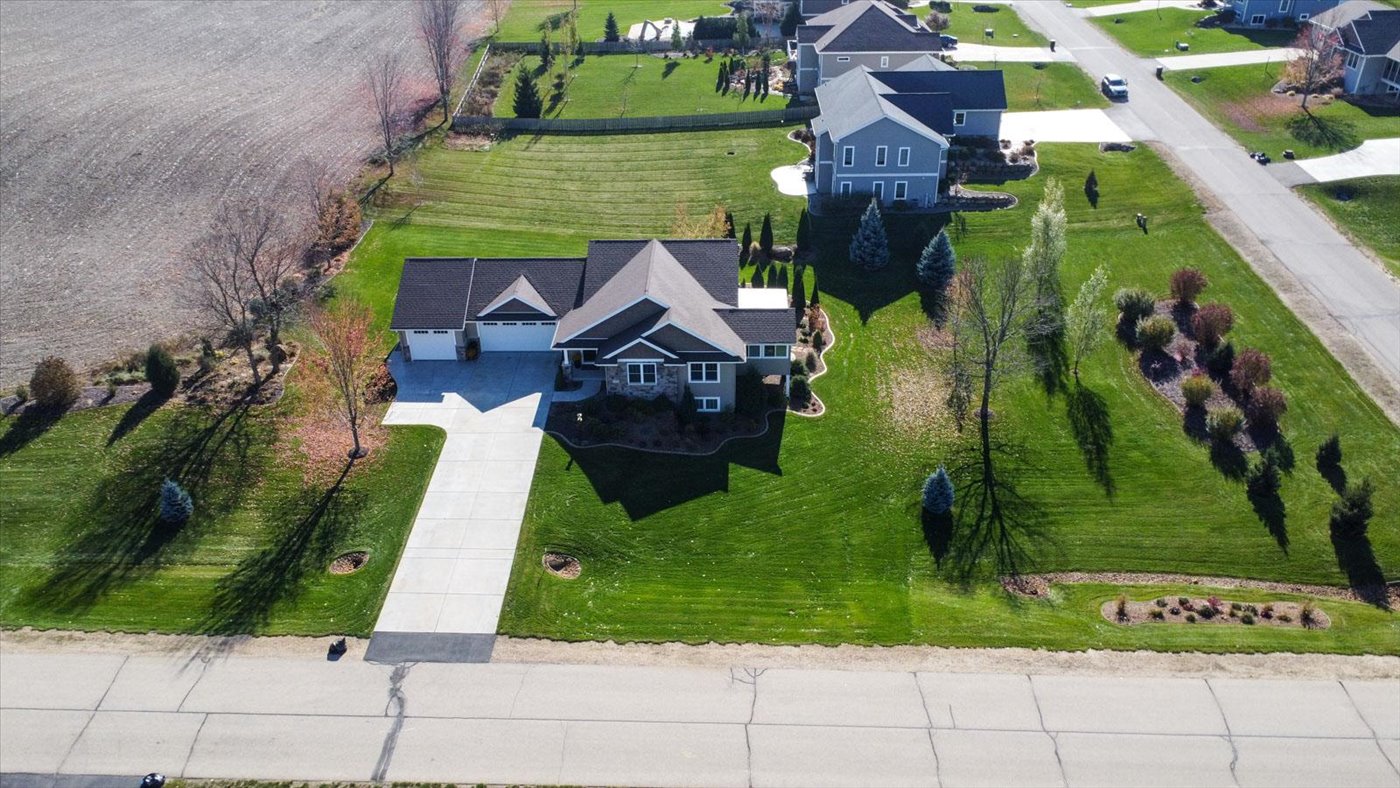 Top Reasons to Choose the Ferraro Real Estate Team for Condo Buying in Middleton, WI header image.