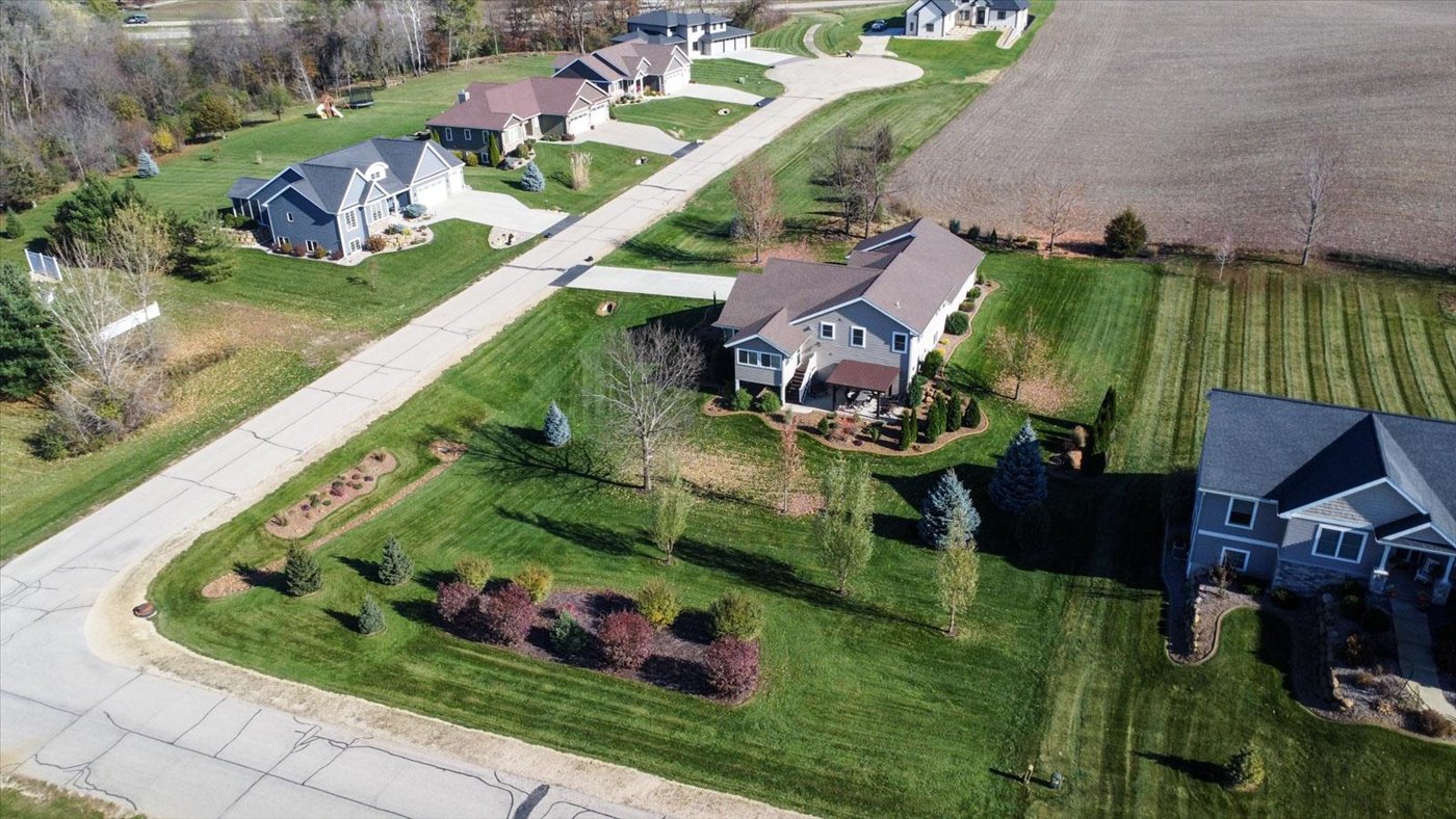 Top Reasons to Choose the Ferraro Real Estate Team for First-Time Home Buyers in Cottage Grove, WI header image.