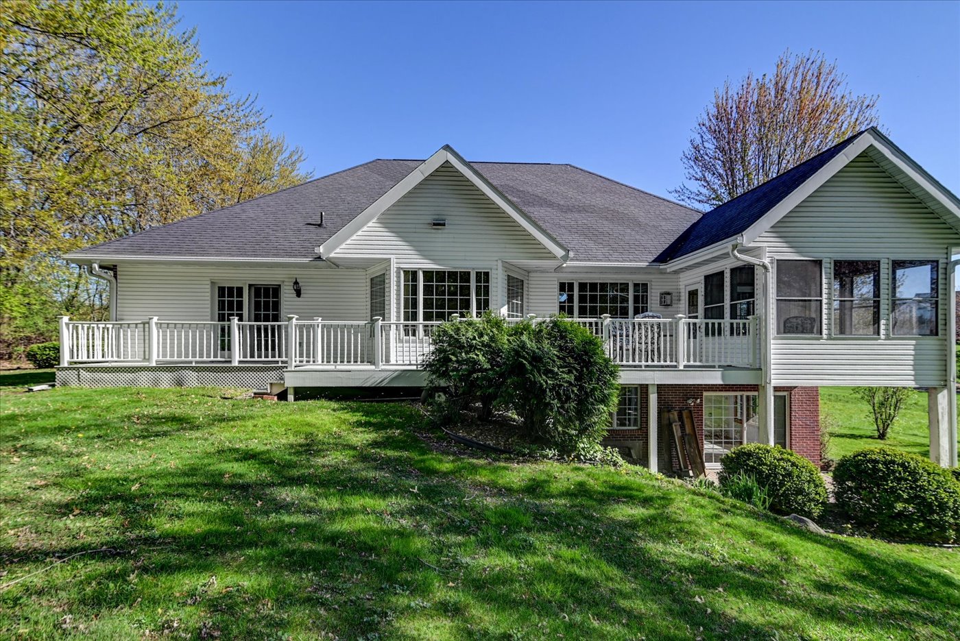 Top Reasons to Choose the Ferraro Real Estate Team for Waterfront Property Sales in DeForest, WI header image.